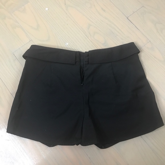 Aritzia Talula Asymmetrical Skort - Picture 3 of 8